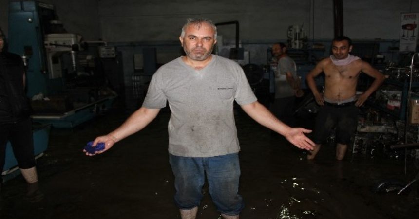 Sanayi su altında