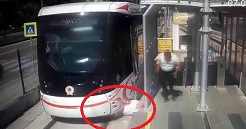 Tramvay, yayayı böyle ezdi