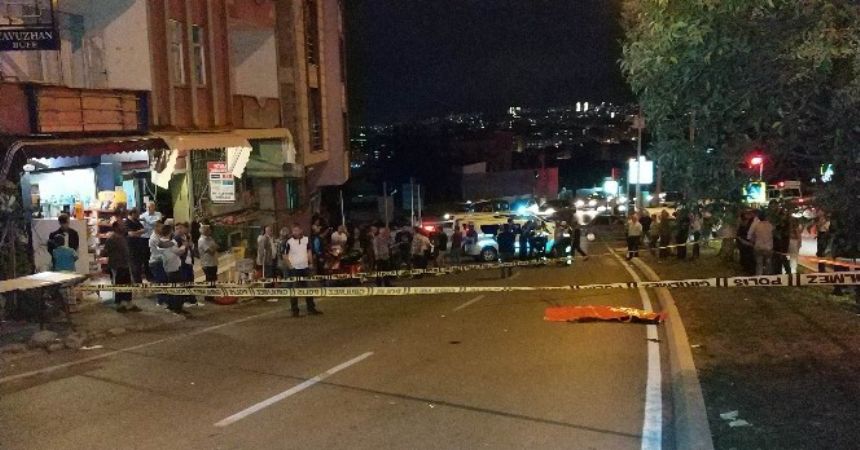 Halk otobüsü motora vurdu: 2 ölü