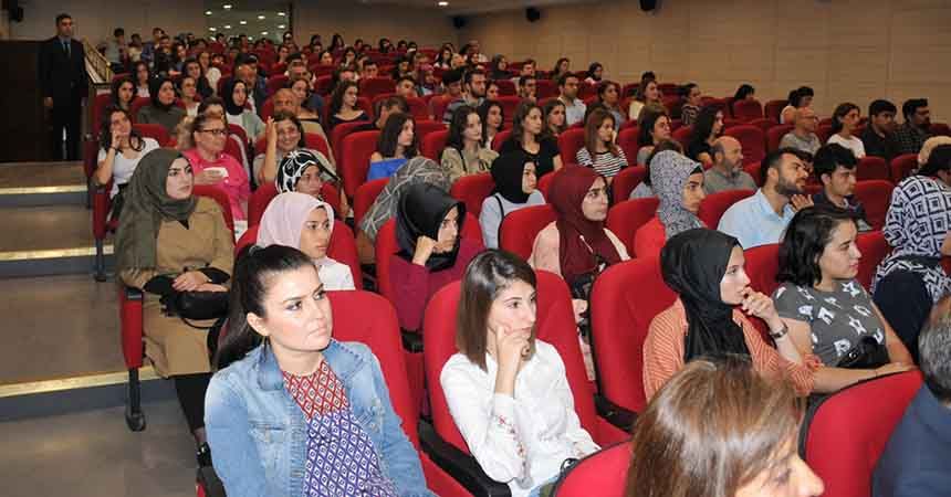 İlk dersi kurucu Dekan verdi