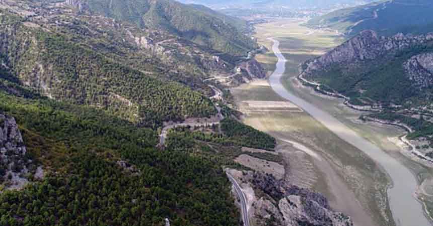 Baraj manzarası hayrete düşürdü Baraj manzarası hayrete düşürdü
