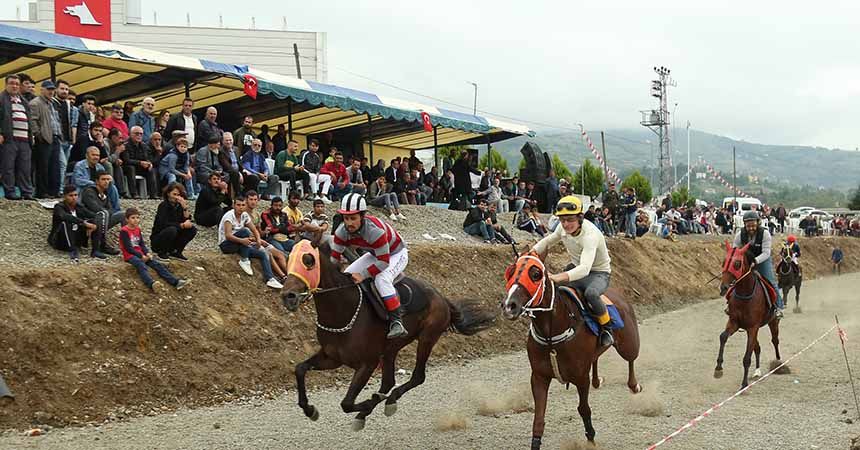 Rahvan yarışları nefes kesti