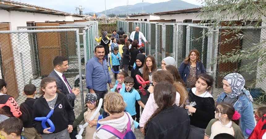 Hayvanseverler barınağı gezdi