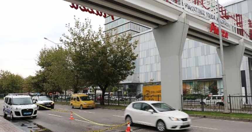Üst geçitten yola atladı