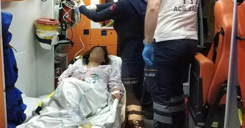 Iraklı kız kendini bıçakladı