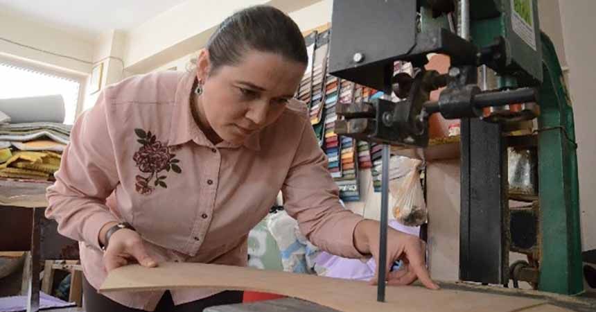 Eşine yardım için gitti, patron olup dükkanı devraldı