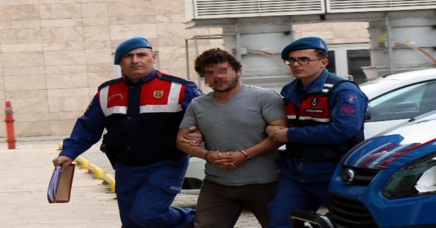 Sigara için el kaldırdı