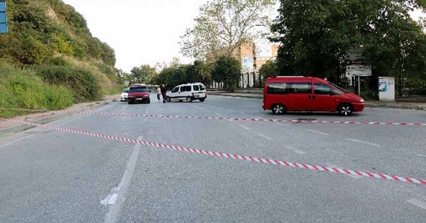 'Yol benim' dedi trafiğe kapattı