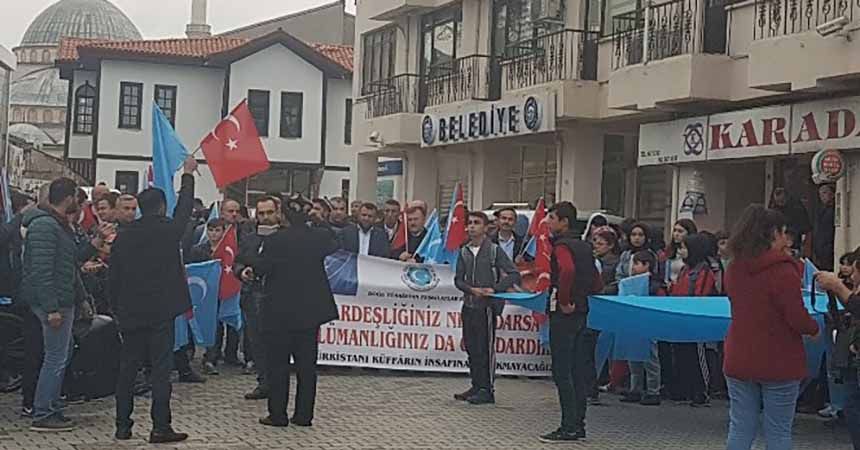 Doğu Türkistan için yürüdüler Doğu Türkistan için yürüdüler
