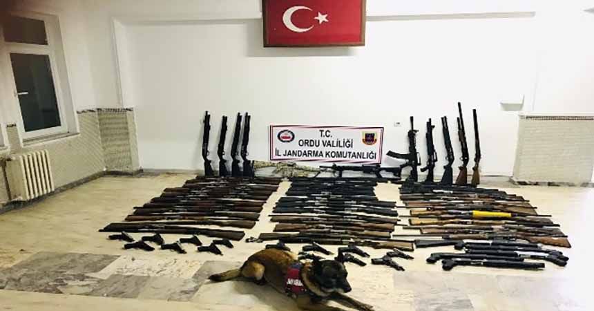 Jandarma aranan 109 kişiyi yakaladı Jandarma aranan 109 kişiyi yakaladı