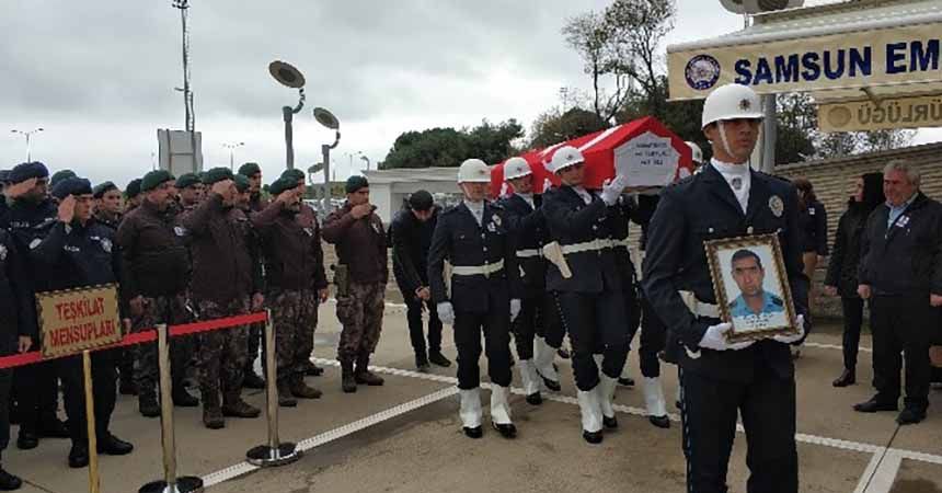 Polis memuru kalbine yenik düştü