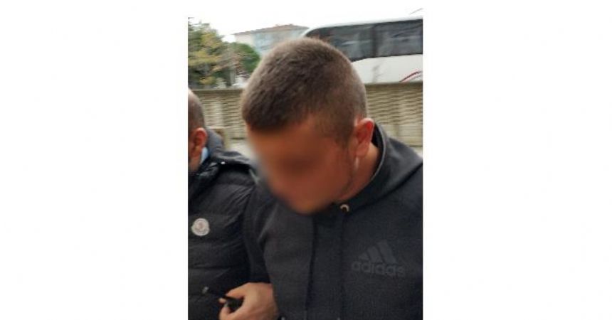 Ablası ve sevgilisini vurdu
