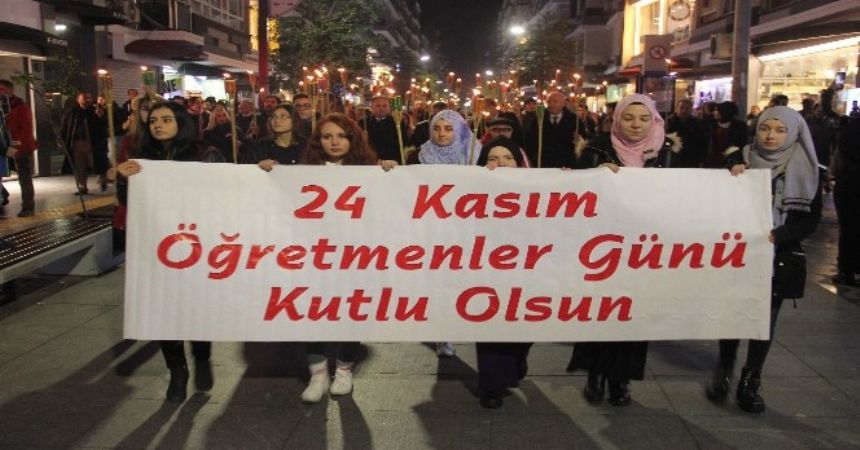 Öğretmenler gününde fener alayı