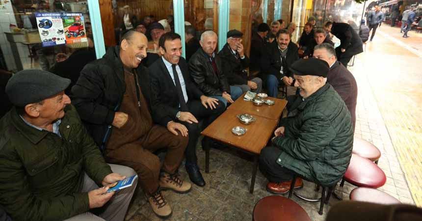 Genç, Saathane esnafıyla buluştu Genç, Saathane esnafıyla buluştu