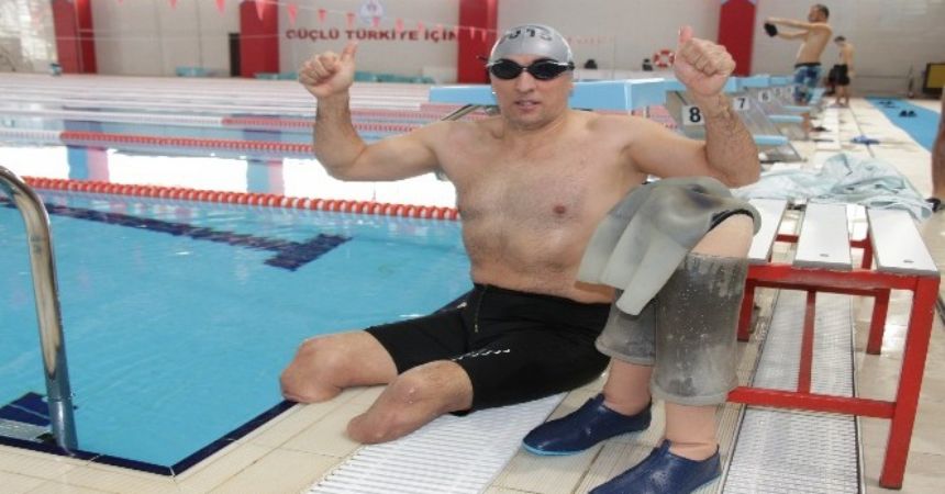 Gazi hayata yüzerek tutundu