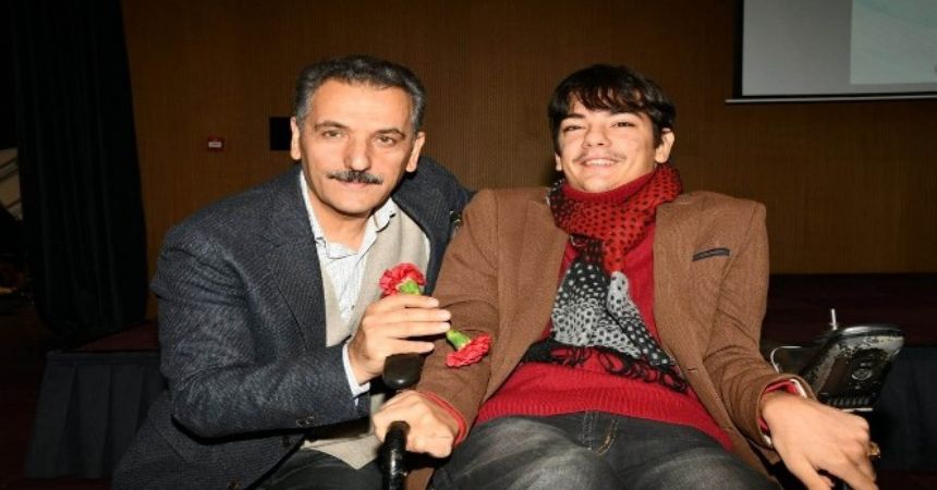 Engellilerin yanında