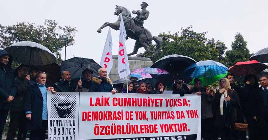 'Cumhuriyet sahipsiz değil!'