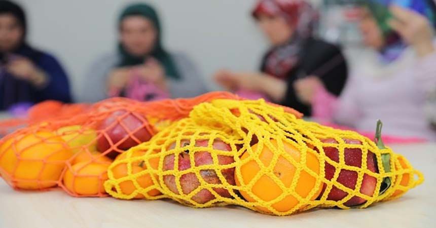 Plastik poşet yerine rengarenk fileler