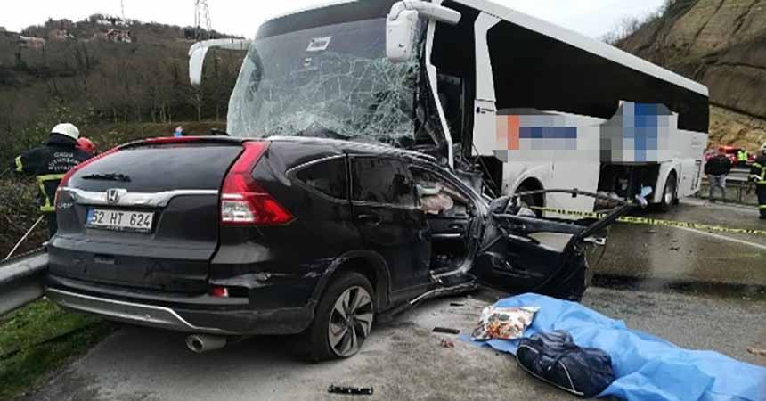 Ters yöne giren cip, yolcu otobüsüyle çarpıştı