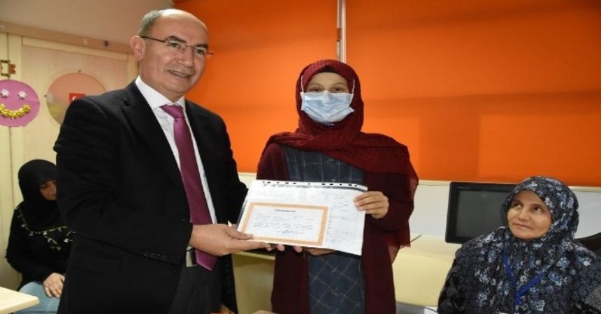 Esra'nın hediyesi Kaymakam'dan