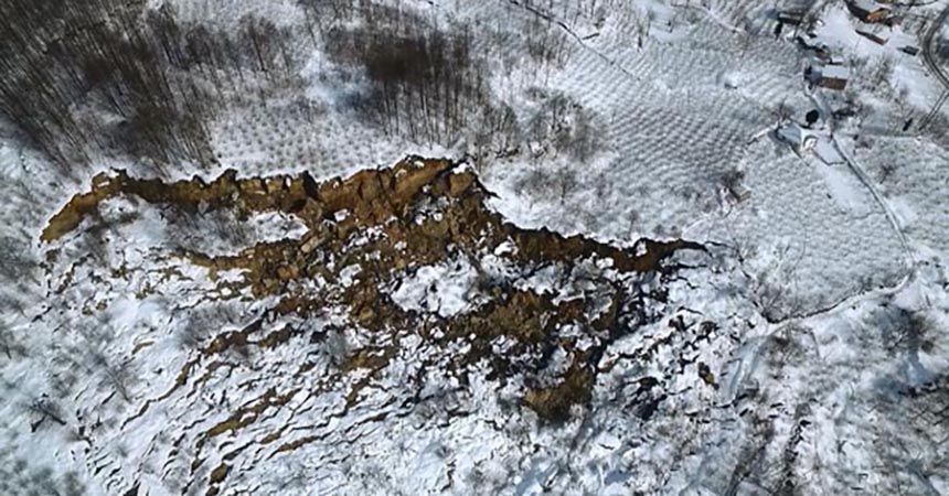 Ordu'da bir mahalle kayıyor