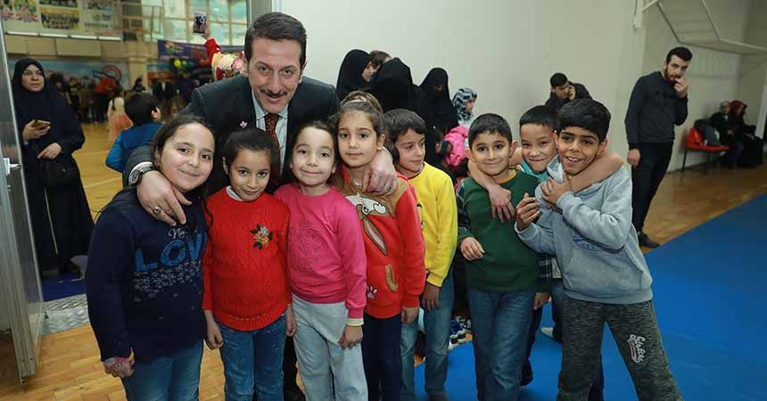 Yetimlere karne şenliği