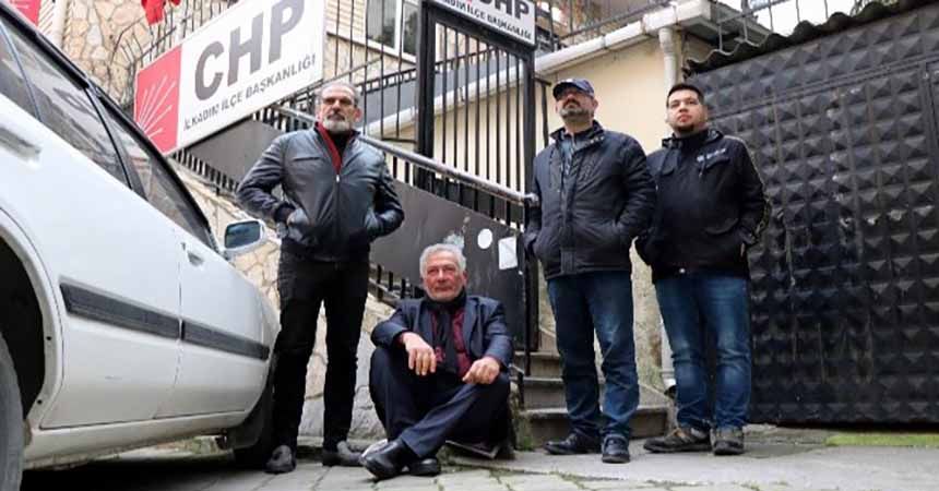İttifak adayını beğenmeyip oturma eylemi yaptı