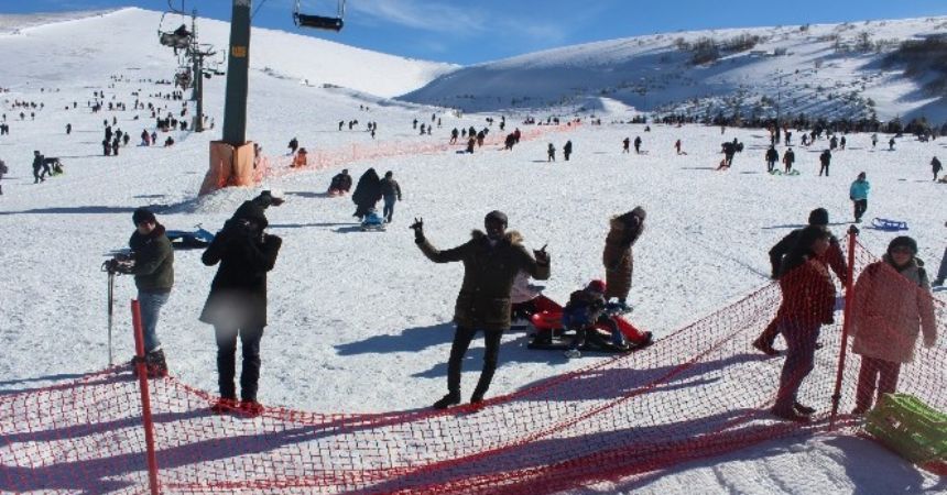 Yabancı öğrencilerin kayak keyfi