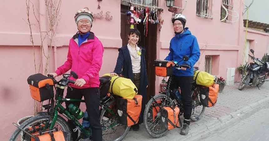 Almanya'dan Singapur'a pedal çeviriyorlar