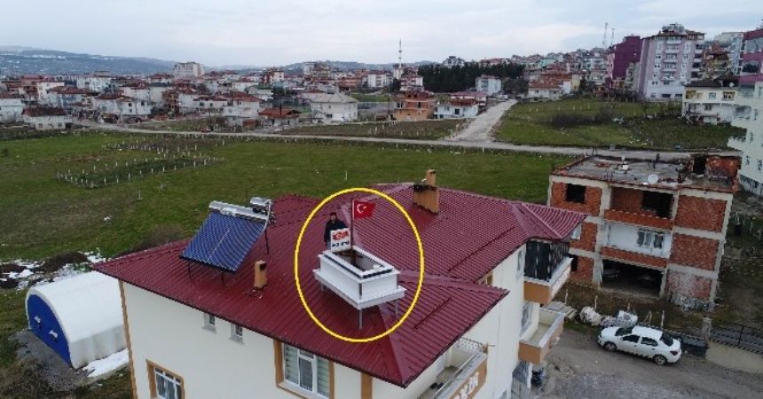 Çatıda mezar teşhiri