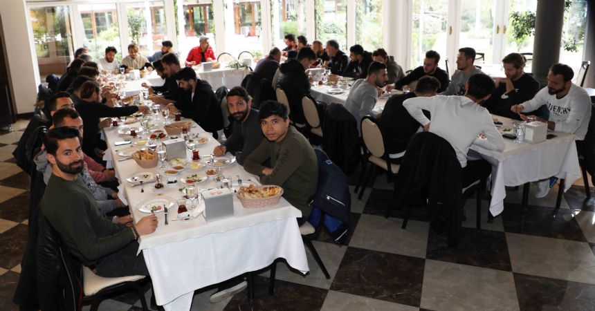 Gülhan'dan moral kahvaltısı