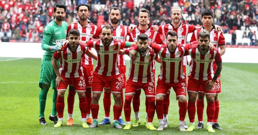 Yine takımın yarısı değişti