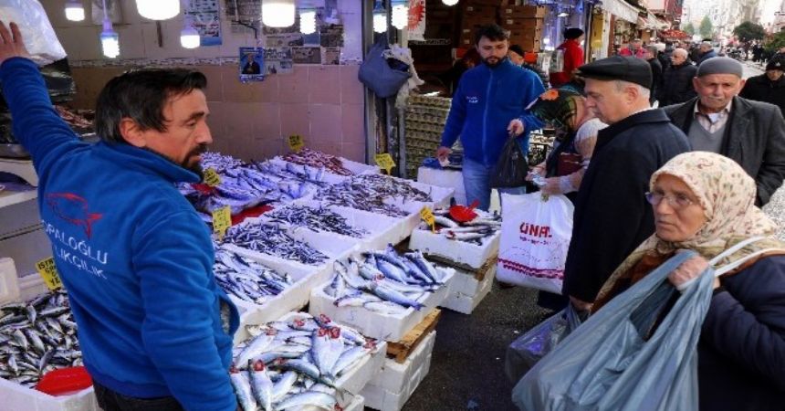 Balık fiyatları el yakıyor