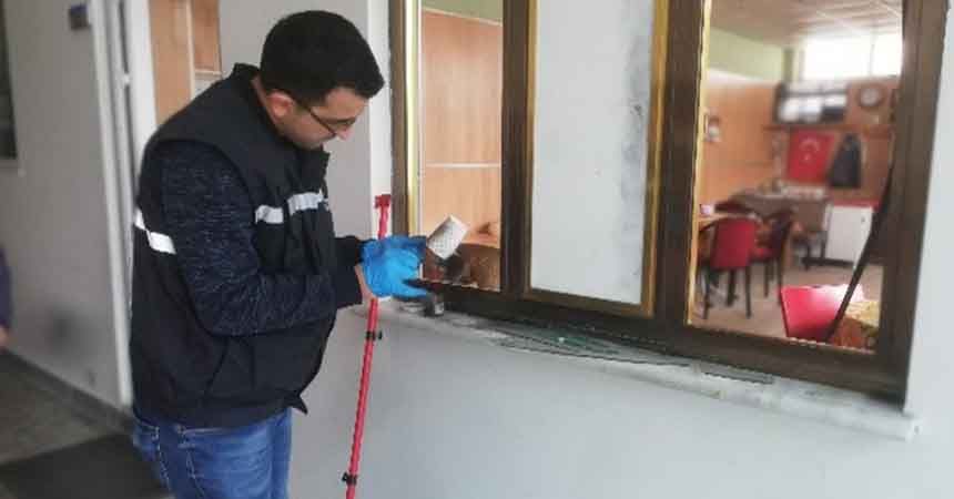Cami çay ocağından bozuk para çalındı