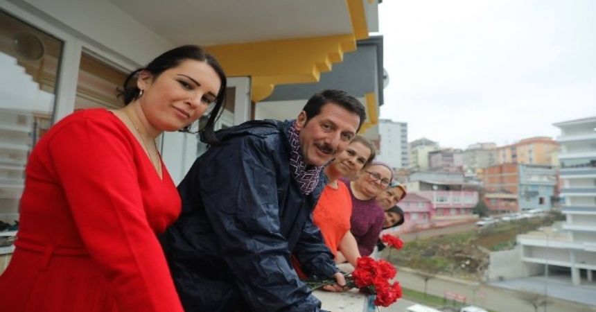 Gönüllerde yer edindik Gönüllerde yer edindik