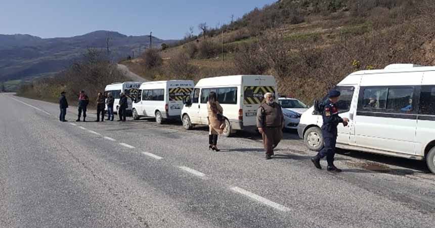 Bafra'da okul servis araçlarında yolcu denetimi Bafra'da okul servis araçlarında yolcu denetimi