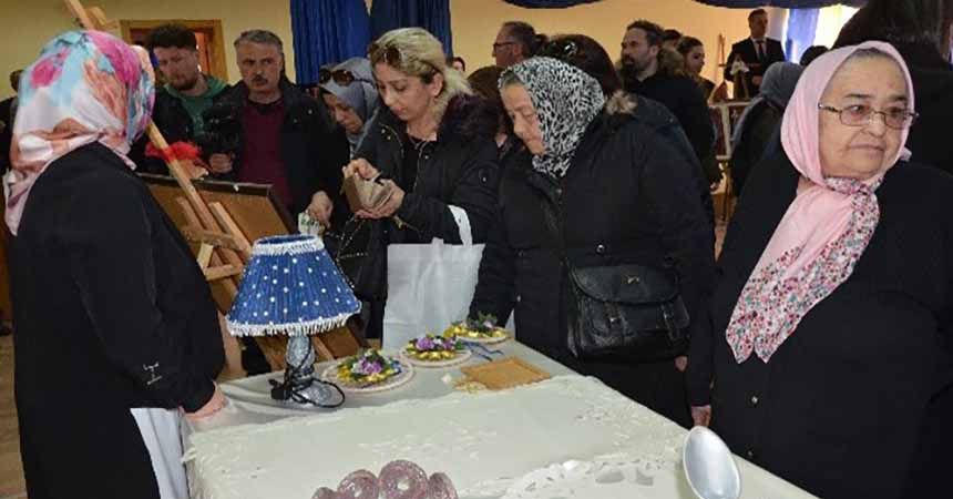 Yaşlılar hünerlerini sergiye döktü