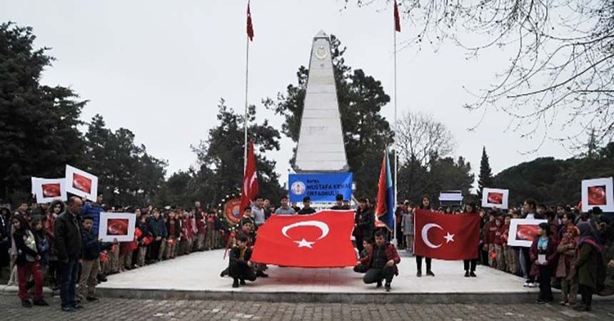 Öğrencilerden Çanakkale şehitlerine dua Öğrencilerden Çanakkale şehitlerine dua