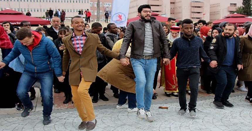 Horona farklı bir boyut kattılar