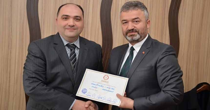 Başkan Topaloğlu mazbatasını aldı