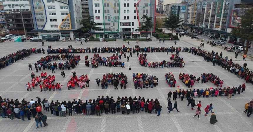 1919 öğrenci aynı anda kitap okudu 1919 öğrenci aynı anda kitap okudu