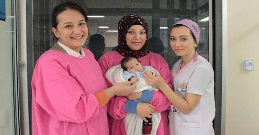 Yenidoğan bebeklerde her kusma masum değil Yenidoğan bebeklerde her kusma masum değil