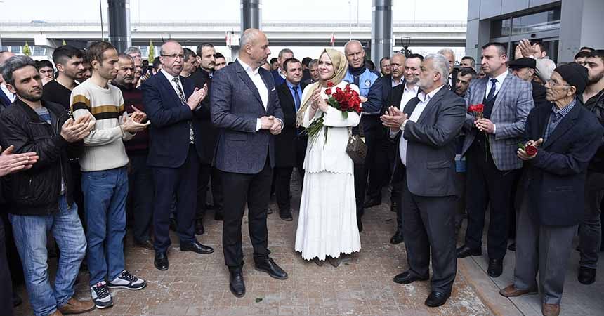 Başkan Togar çiçeklerle karşılandı