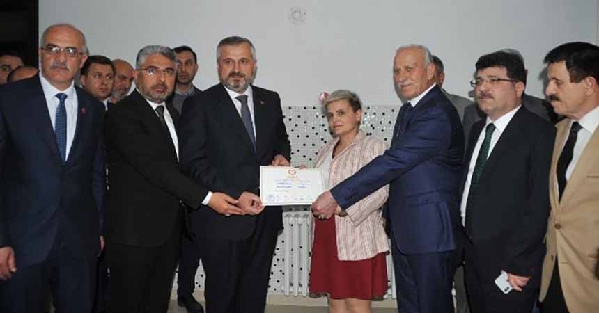 Kılıç mazbatasını aldı Kılıç mazbatasını aldı