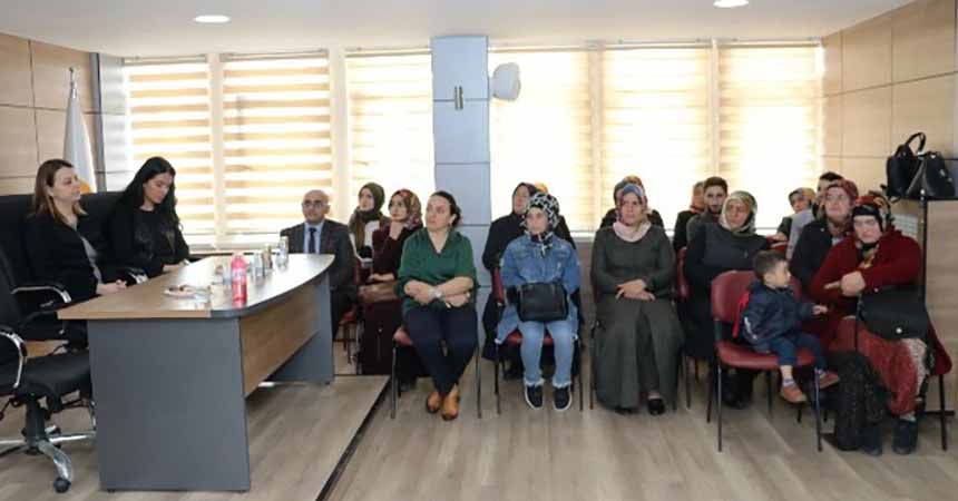 Kadın çiftçilere hijyen eğitimi Kadın çiftçilere hijyen eğitimi