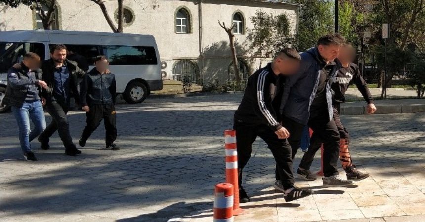 Araba çalan kafadarlar tutuklandı