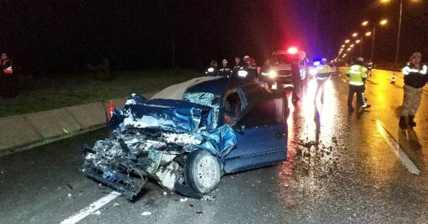 TIR'a arkadan çarptı: 2 ölü