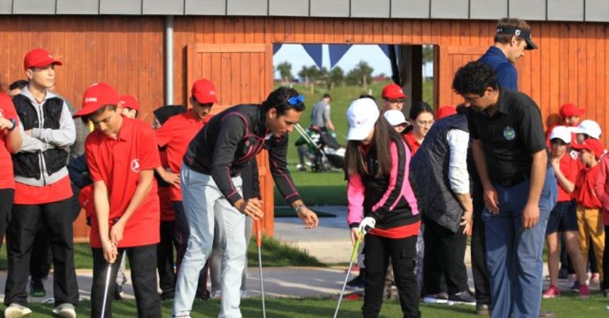 Golfün yıldızları çocuklarla buluştu