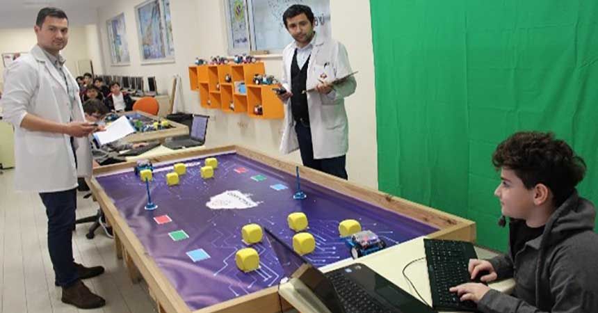 Okulda robot turnuvası