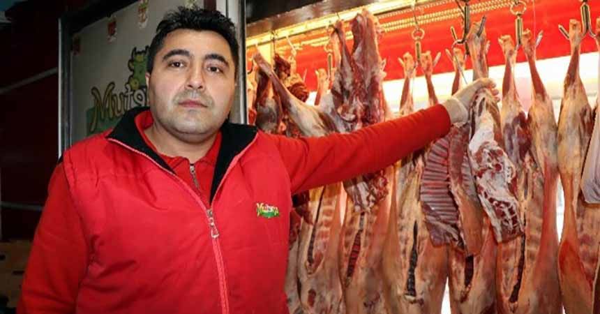 Tavuk uçtu, balık ve kırmızı et tutunmaya çalışıyor Tavuk uçtu, balık ve kırmızı et tutunmaya çalışıyor